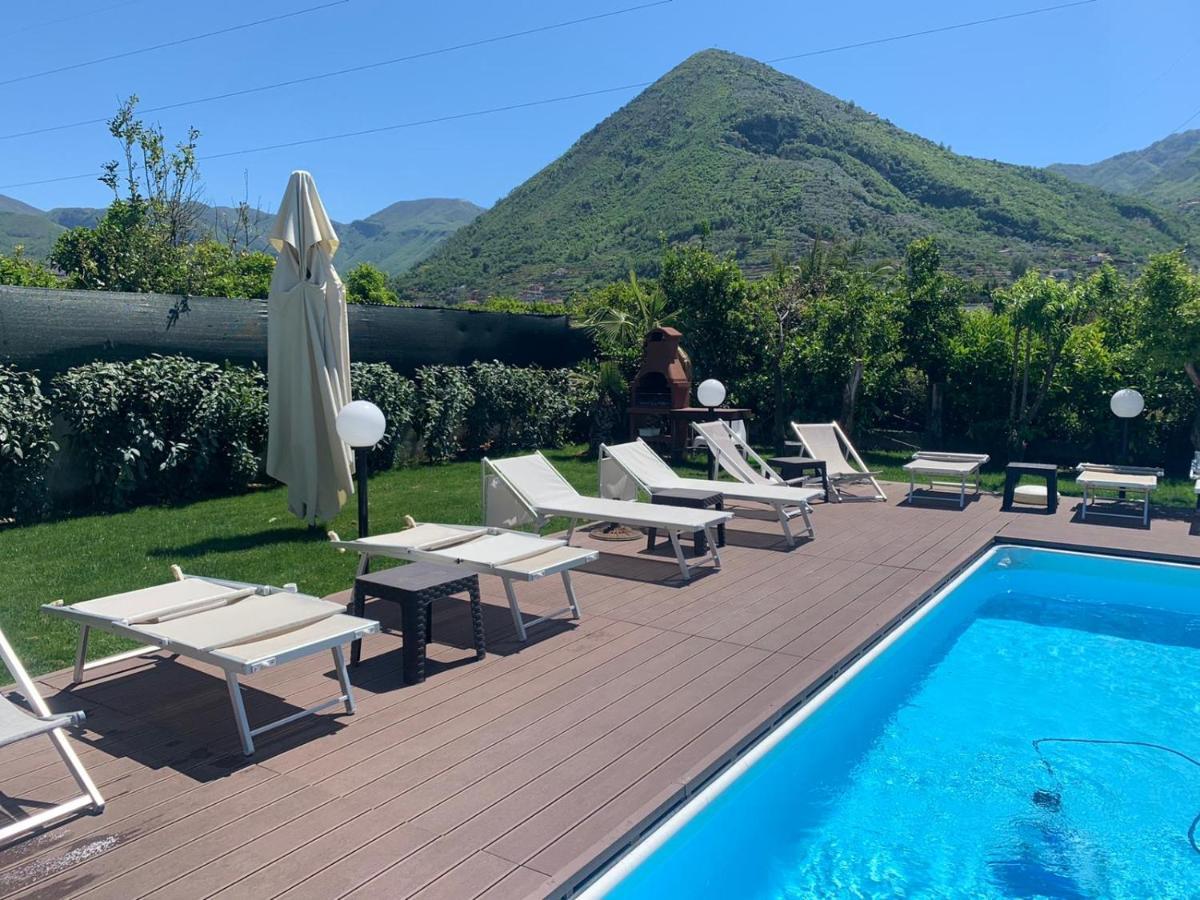 Villa Lucia Кастеламаре ди Стабия Екстериор снимка