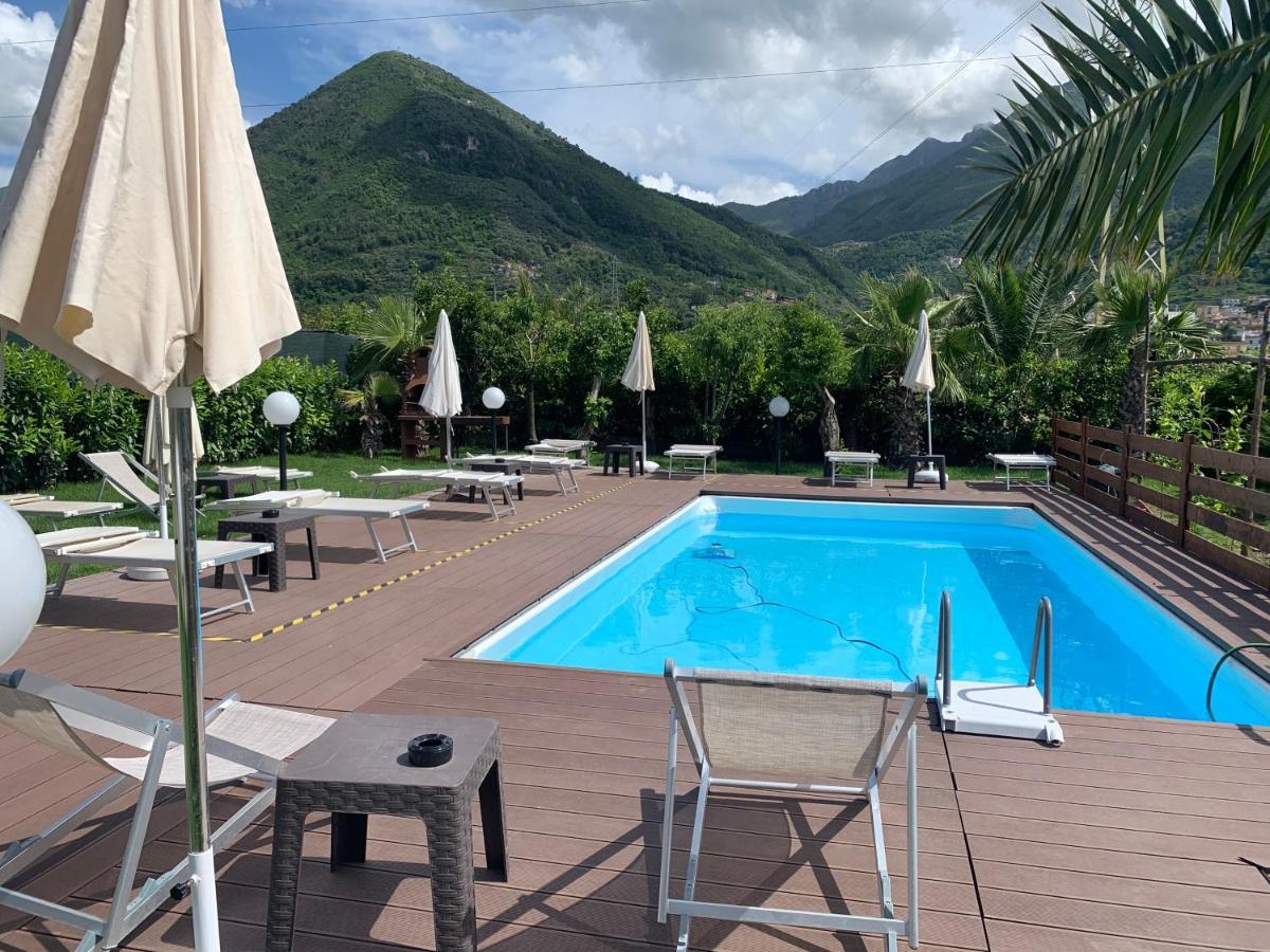 Villa Lucia Кастеламаре ди Стабия Екстериор снимка
